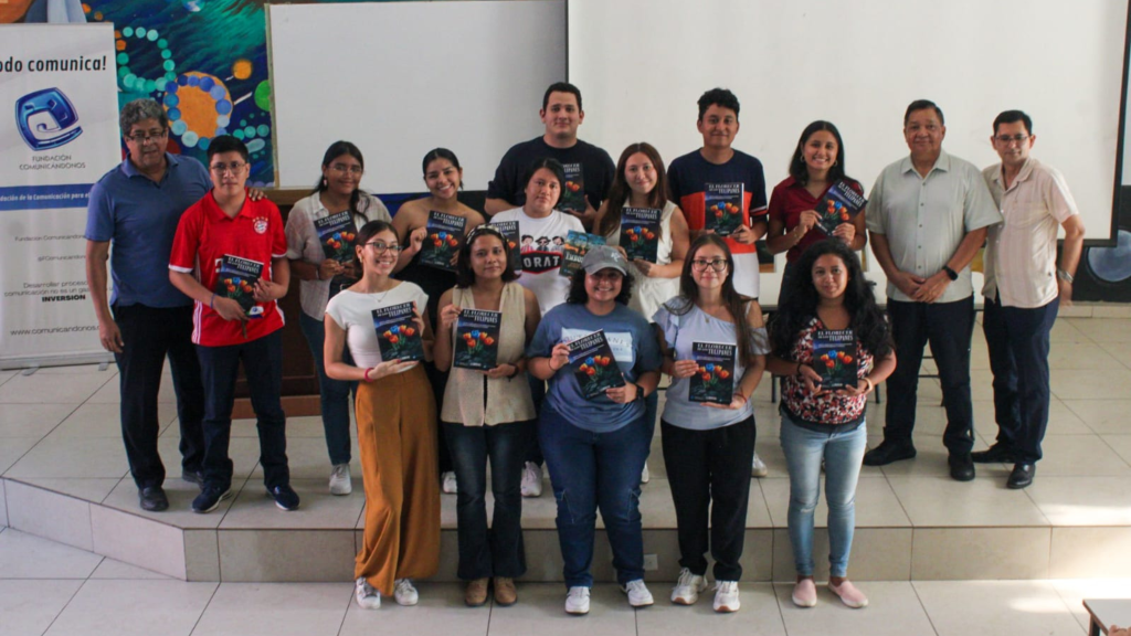 Libro “El florecer de los tulipanes” sobre el caso de los 4 periodistas holandeses es presentado en la Universidad de El Salvador